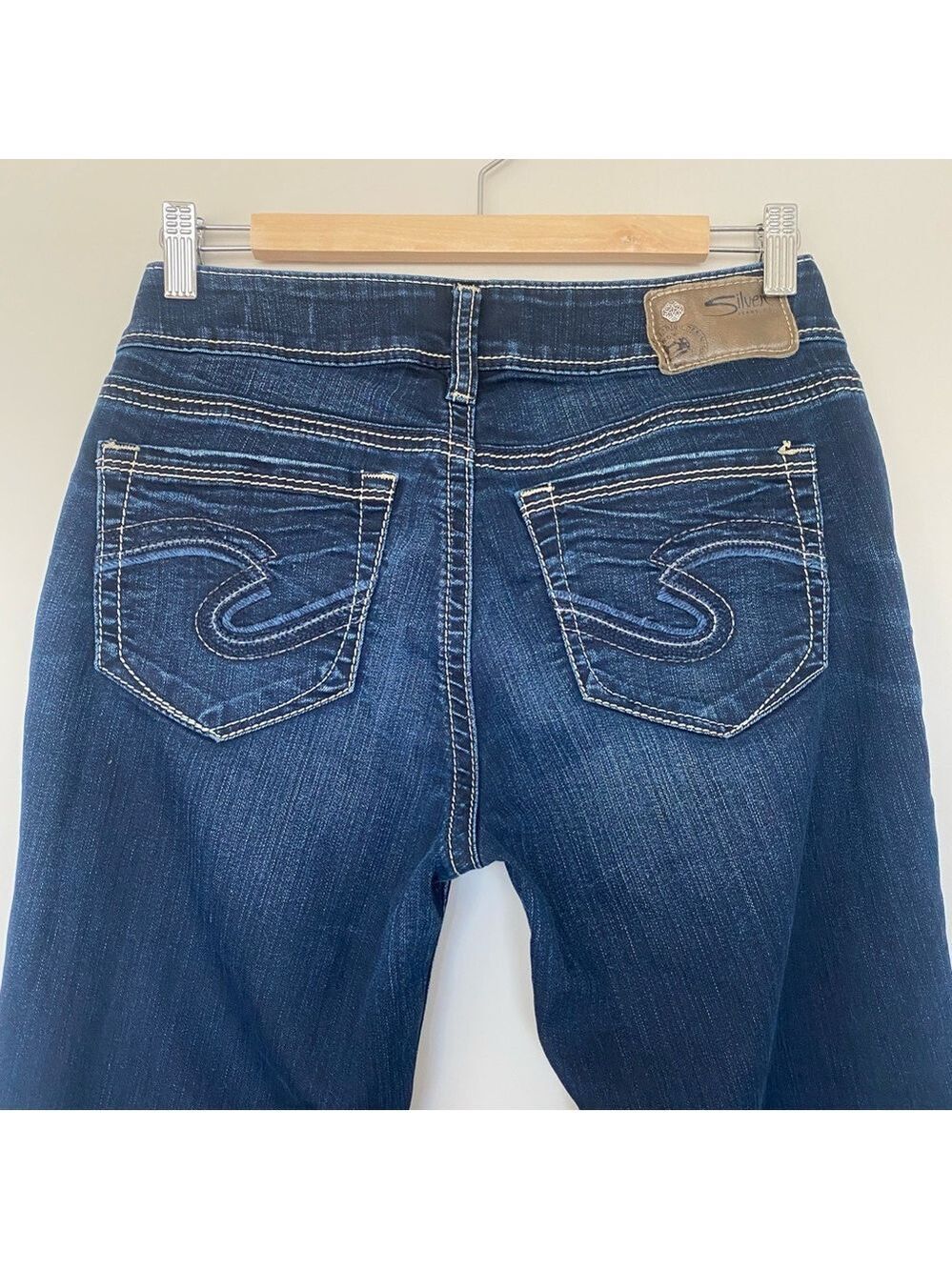Silver Suki Super Stretch Mid Rise Slim Bootcut Jeans 28x31 Dark wash